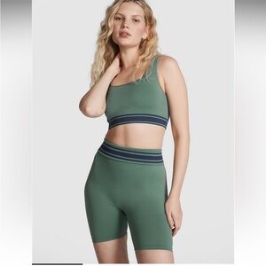 Victoria’s Secret PINK Flip It Seamless Workout Set